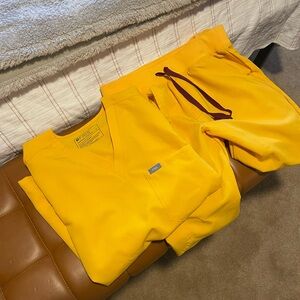 Figs Catarina scrub top and Zamora jogger bottom, medium